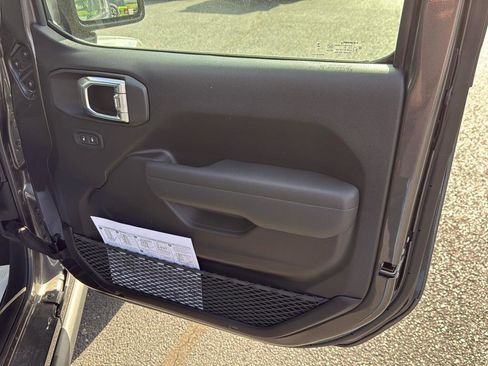 New 2025 Jeep Gladiator Sport image 23