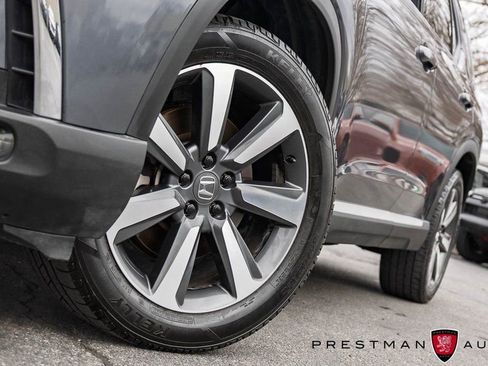 Used 2024 Honda Pilot Touring image 12