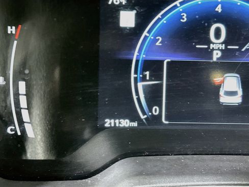 Used 2024 Toyota Corolla Cross XLE FWD image 19