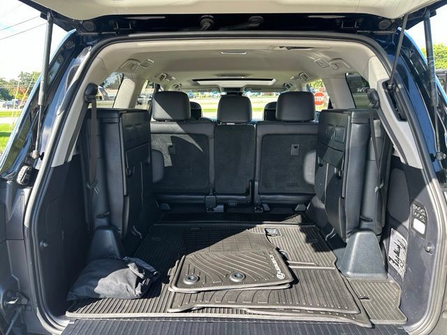 Used 2017 Lexus LX 570 4WD w/ Luxury Package image 33
