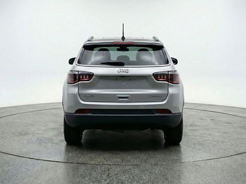 Used 2025 Jeep Compass Limited image 7