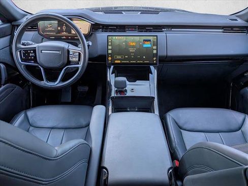 Used 2025 Land Rover Range Rover Sport SE image 9