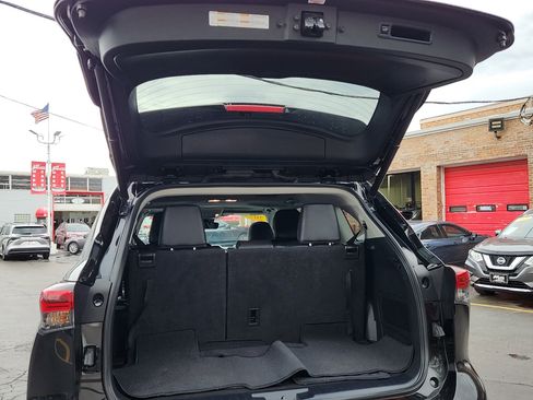 Used 2023 Toyota Highlander XLE FWD image 28