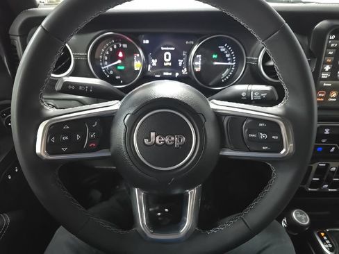 Used 2023 Jeep Wrangler Unlimited Sahara AWD/4WD image 18