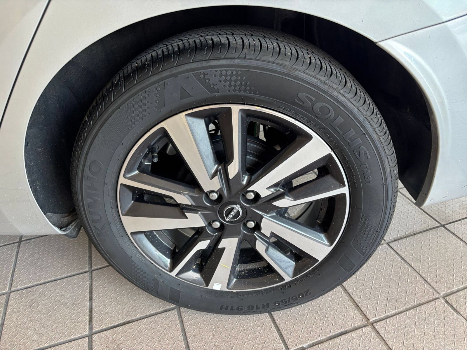 Used 2025 Nissan Versa SV FWD image 27