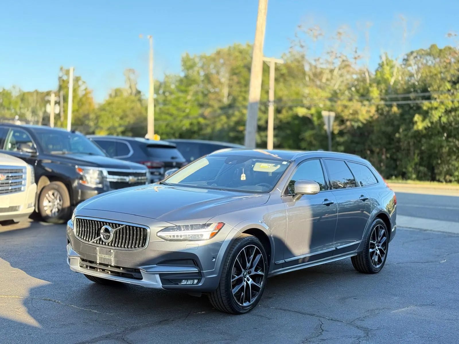 Used 2018 Volvo V90 T6 Cross Country w/ Convenience Package AWD/4WD image 2