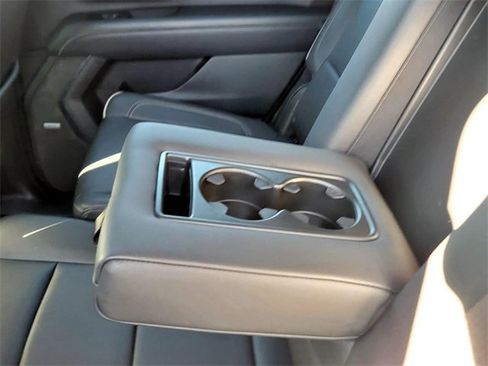 Used 2024 GMC Yukon SLT image 30