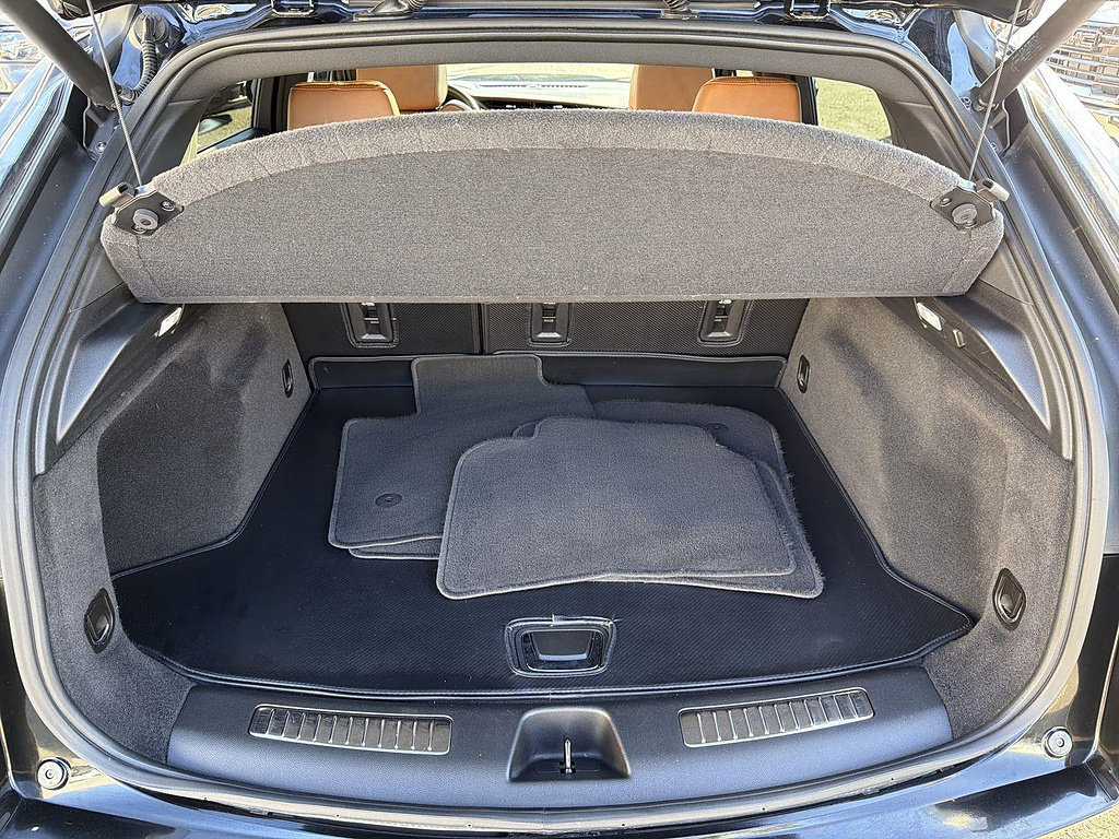 Used 2023 Cadillac XT4 Sport w/ LPO, Onyx Lite Package AWD/4WD image 26