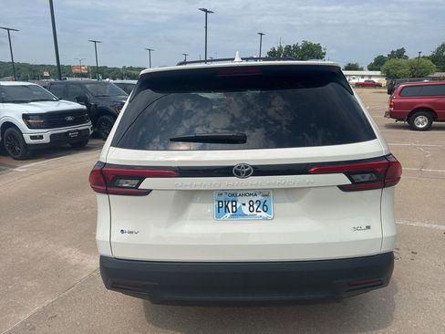 Used 2024 Toyota Grand Highlander XLE FWD image 5