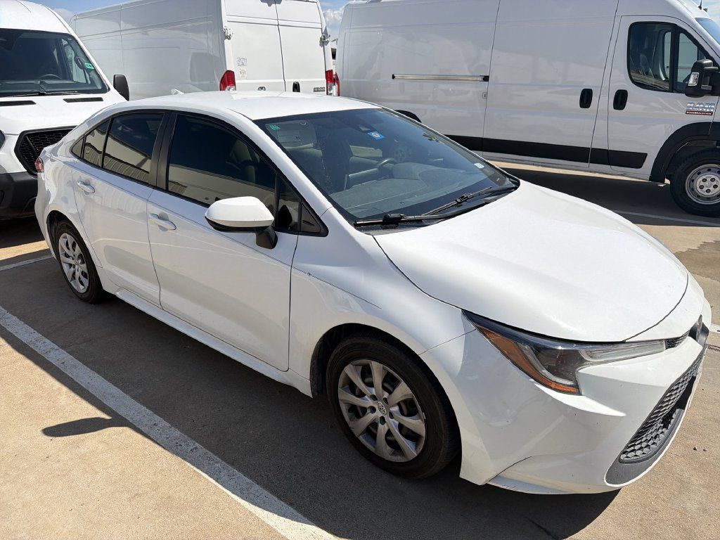 Used 2020 Toyota Corolla LE FWD image 2