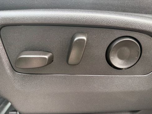 Used 2025 Chevrolet Silverado 1500 W/T w/ Z71 Off-Road Package AWD/4WD image 19