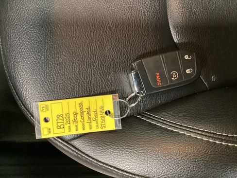 Used 2025 Jeep Compass Limited AWD/4WD image 33