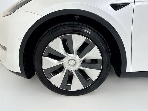 Used 2021 Tesla Model Y Long Range AWD/4WD image 27
