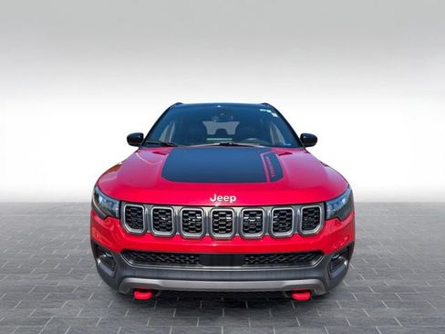 Used 2025 Jeep Compass Trailhawk AWD/4WD image 2