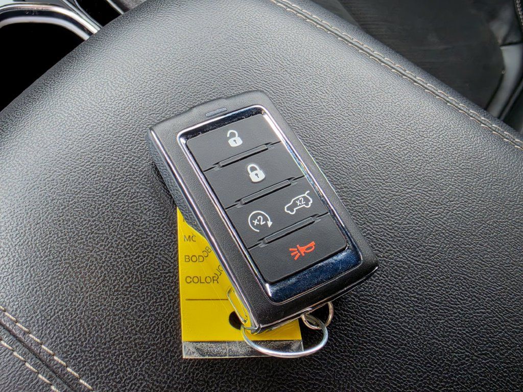 Used 2023 Jeep Grand Cherokee Altitude AWD/4WD image 30