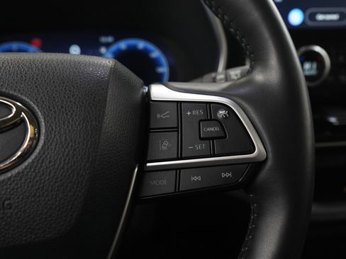 Used 2024 Toyota Highlander Limited AWD/4WD image 28