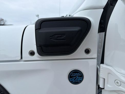 Used 2021 Jeep Wrangler Unlimited Sahara image 35