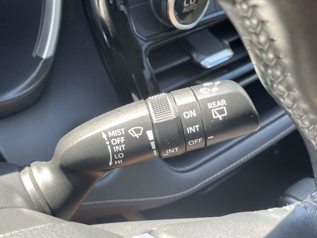 Used 2021 Toyota Highlander XLE AWD/4WD image 30