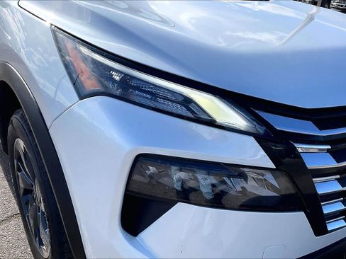 Used 2024 Nissan Rogue SV image 27