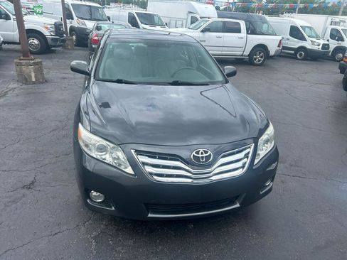 Used 2011 Toyota Camry XLE w/ SE/XLE Extra-Value Pkg FWD image 2
