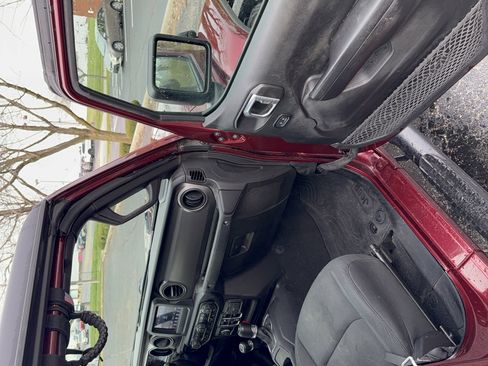 Used 2021 Jeep Gladiator Sport AWD/4WD image 14