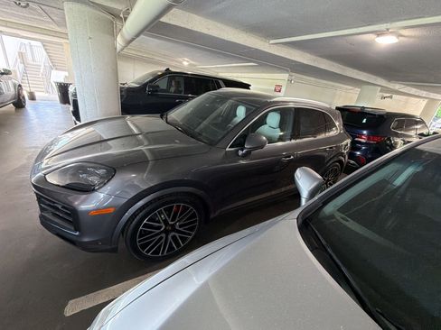 Certified 2025 Porsche Cayenne S AWD/4WD image 9