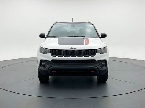 Used 2025 Jeep Compass Trailhawk image 2