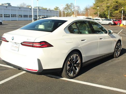 New 2026 BMW 530i xDrive w/ Premium Package AWD/4WD image 10