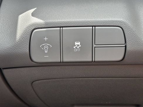 Certified 2025 Hyundai Elantra SEL FWD image 28