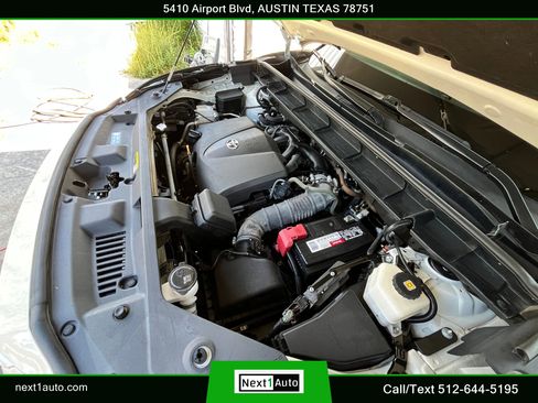 Used 2020 Toyota Highlander XLE FWD image 41
