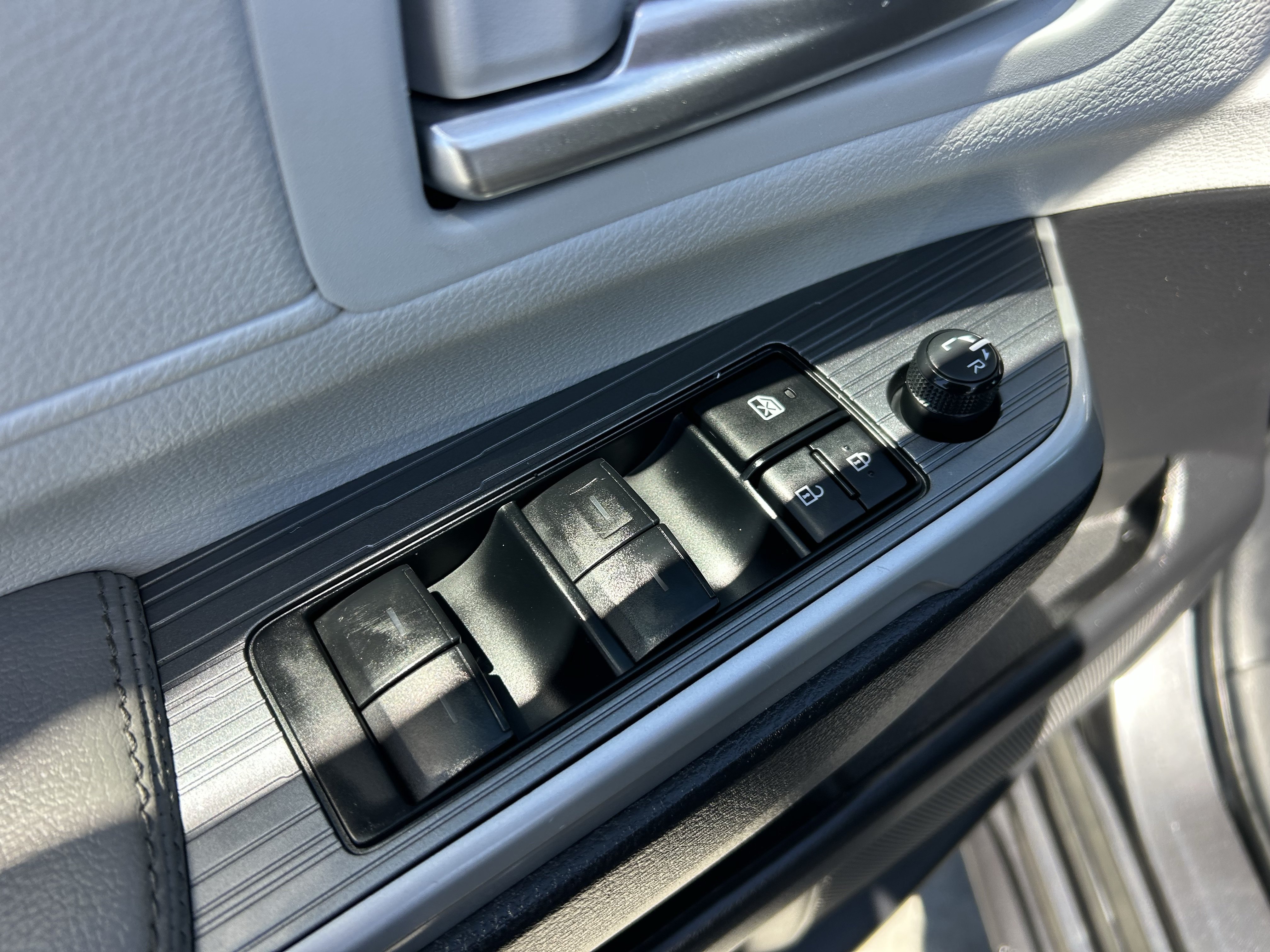 Certified 2025 Toyota Sienna XLE FWD image 18