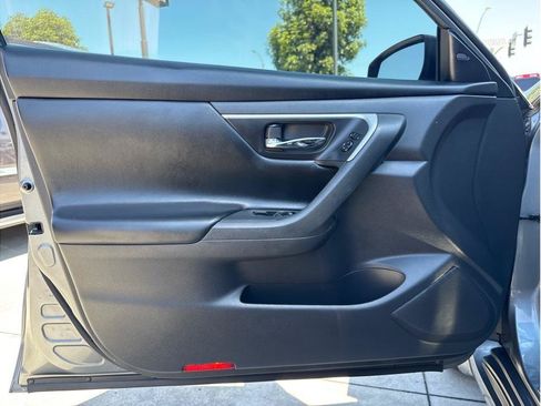 Used 2016 Nissan Altima 2.5 SV w/ Convenience Package FWD image 14