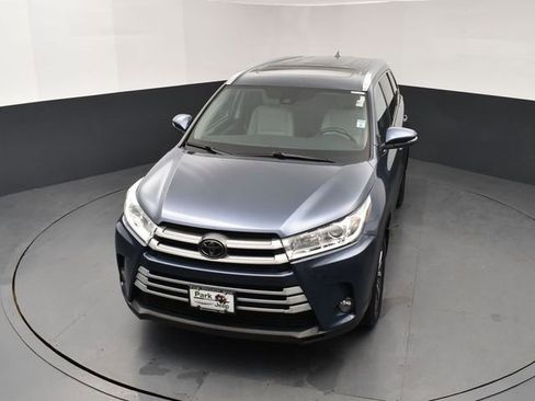 Used 2019 Toyota Highlander XLE image 14