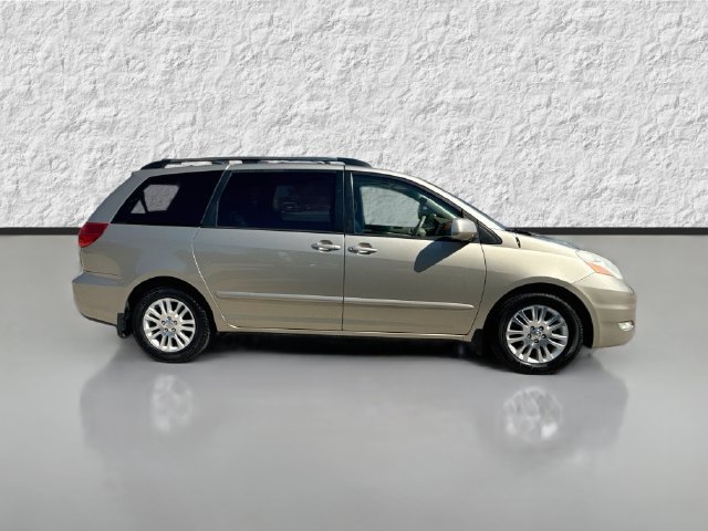 Used 2008 Toyota Sienna XLE w/ Towing Prep Pkg FWD image 2