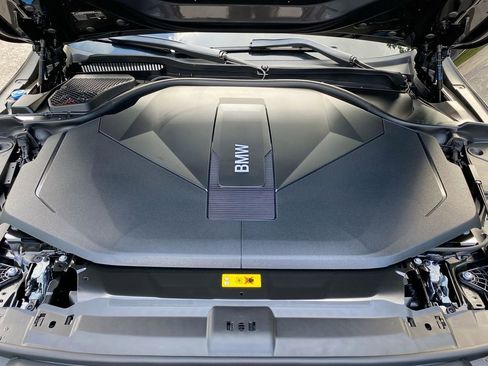 Used 2025 BMW i5 eDrive40i w/ Premium Package image 12