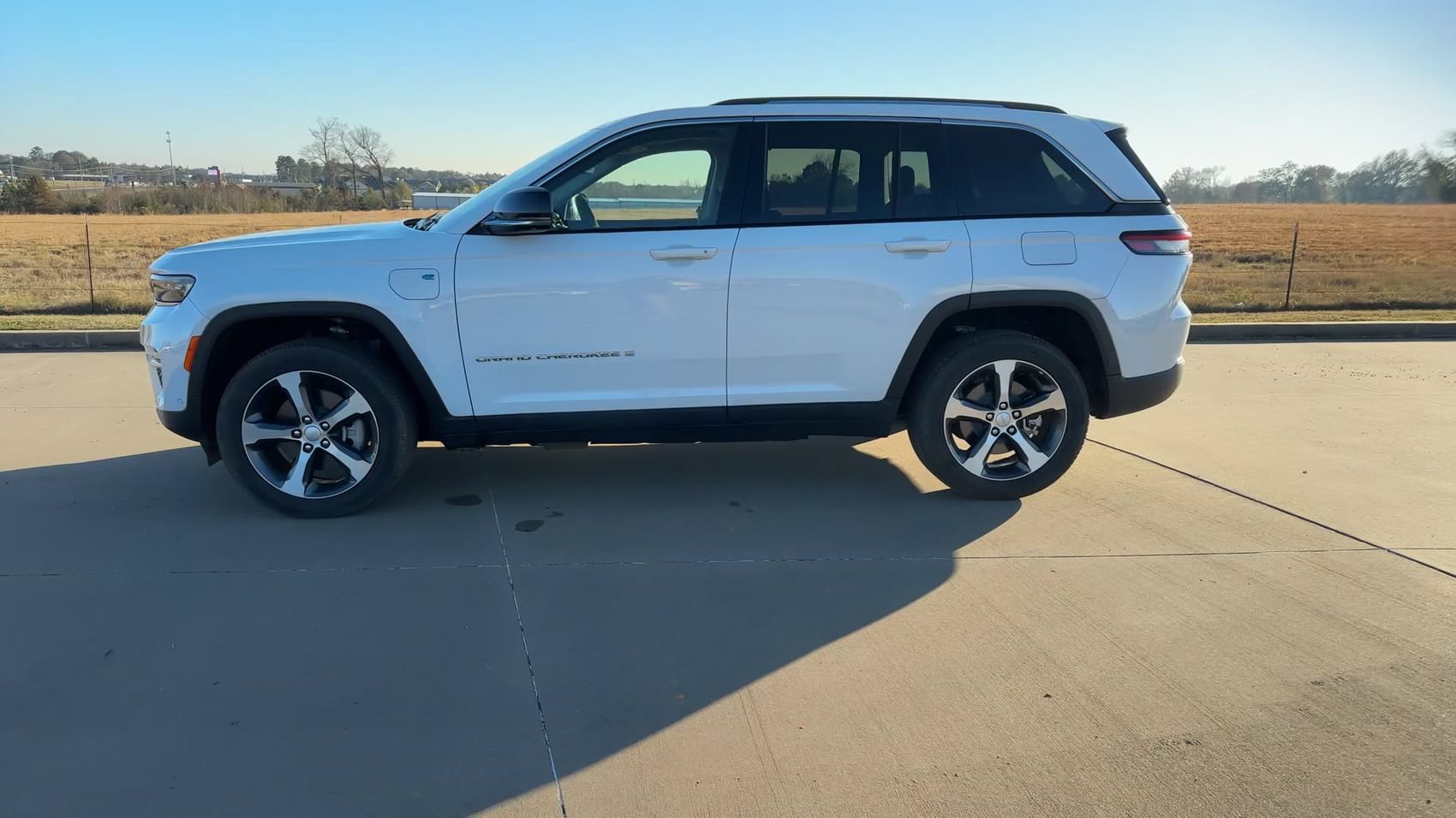 New 2023 Jeep Grand Cherokee 4WD 4xe image 6