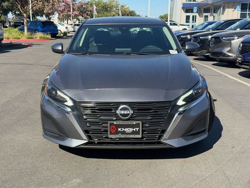 Used 2023 Nissan Altima 2.5 SV FWD image 3