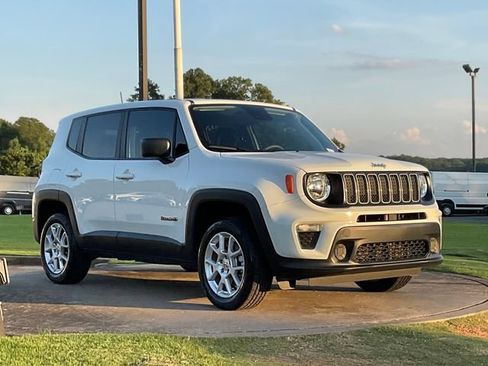 Used 2023 Jeep Renegade Latitude AWD/4WD image 1
