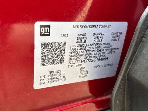 Used 2025 Chevrolet Trax LT image 32