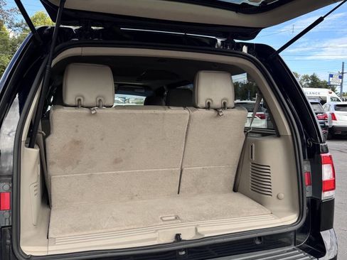 Used 2016 Lincoln Navigator Select image 10