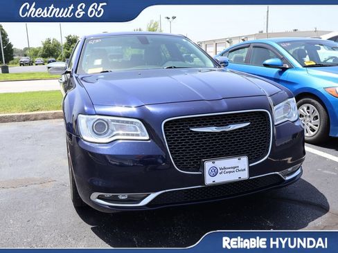 Used 2017 Chrysler 300 C AWD/4WD image 4