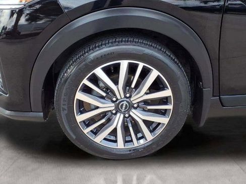 Certified 2024 Nissan Kicks SV image 9