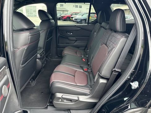 Used 2026 Honda Pilot Black Edition image 16
