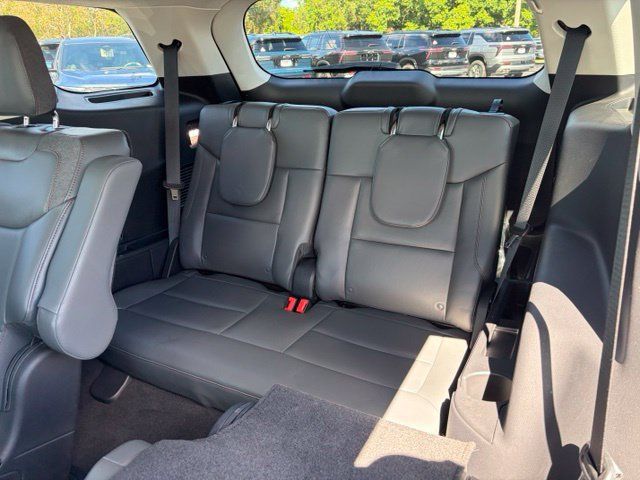 Used 2025 Ford Explorer Active w/ Active Comfort Package RWD image 16