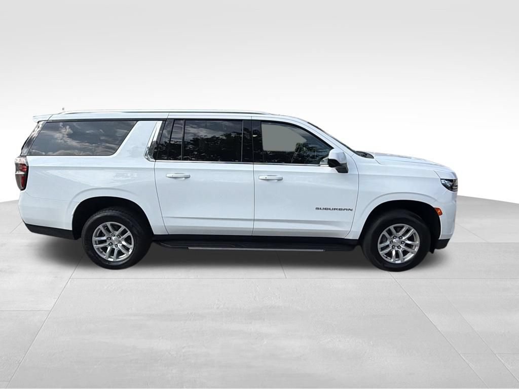 Used 2024 Chevrolet Suburban LT RWD image 7