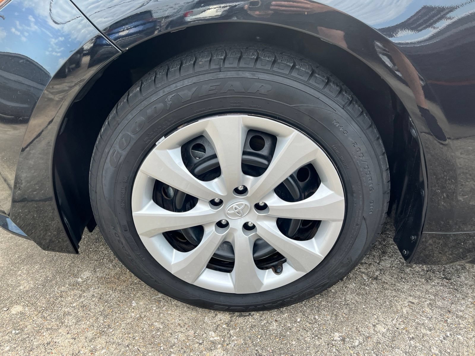 Used 2024 Toyota Corolla LE FWD image 7