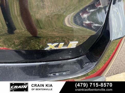 Used 2016 Toyota Highlander XLE image 12