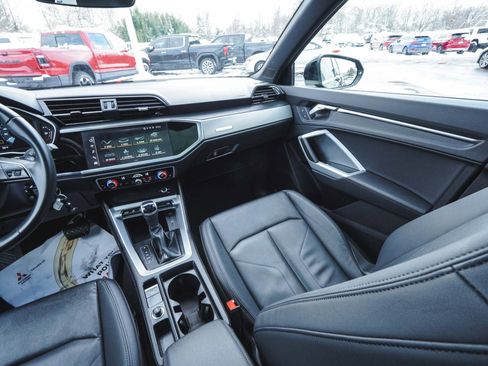 Used 2025 Audi Q3 2.0T Premium image 37