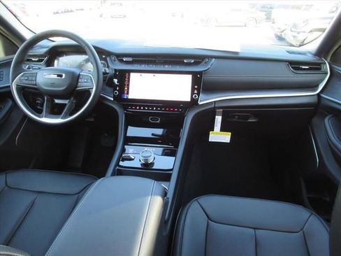 New 2026 Jeep Grand Cherokee Limited AWD/4WD image 12