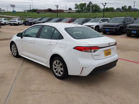 Used 2023 Toyota Corolla LE image 5
